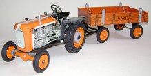 Traktor KUBOTA T15 s přívěsem KOVAP 0372