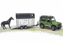 Auto LAND ROVER DEFENDER s přívěsem pro koníky BRUDER 02592