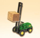 Vysokozdvižný terenní vozík JOHN DEERE s nákladem 